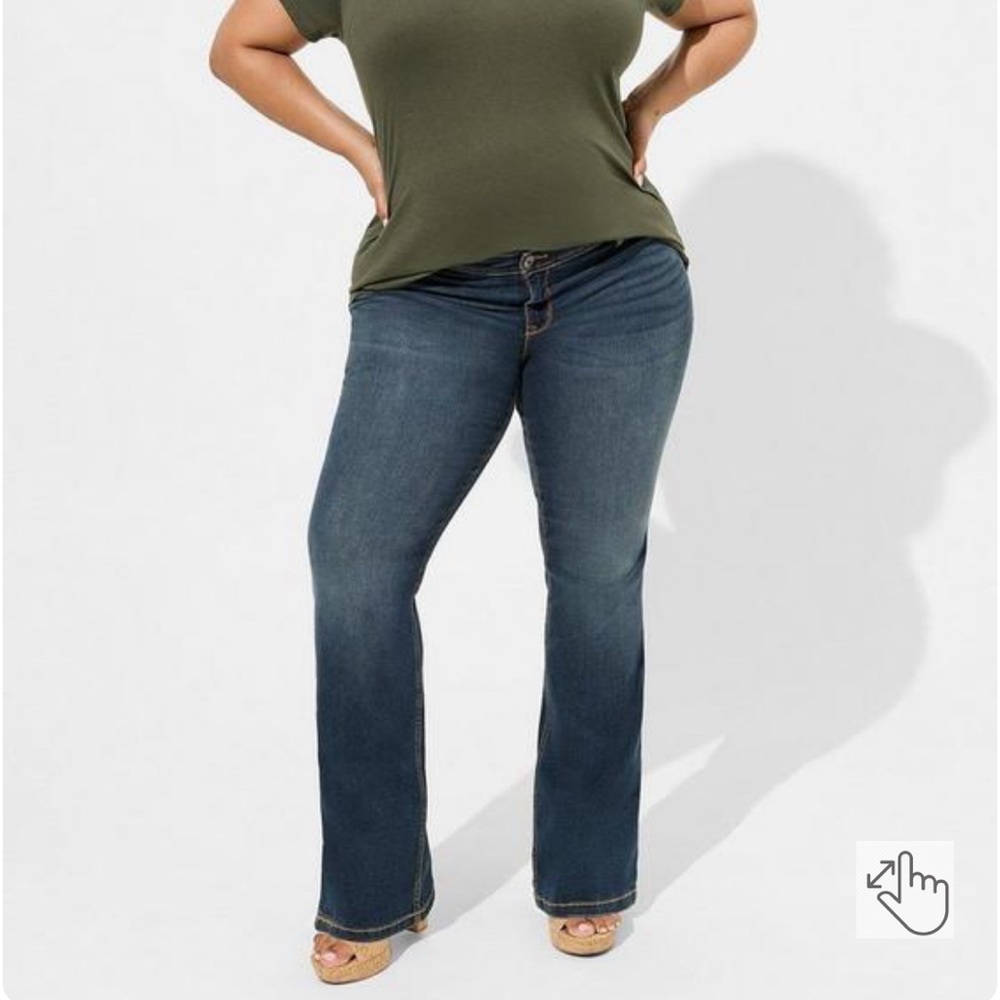 Torrid Mid Rise Flare Jeans Size 16 Short